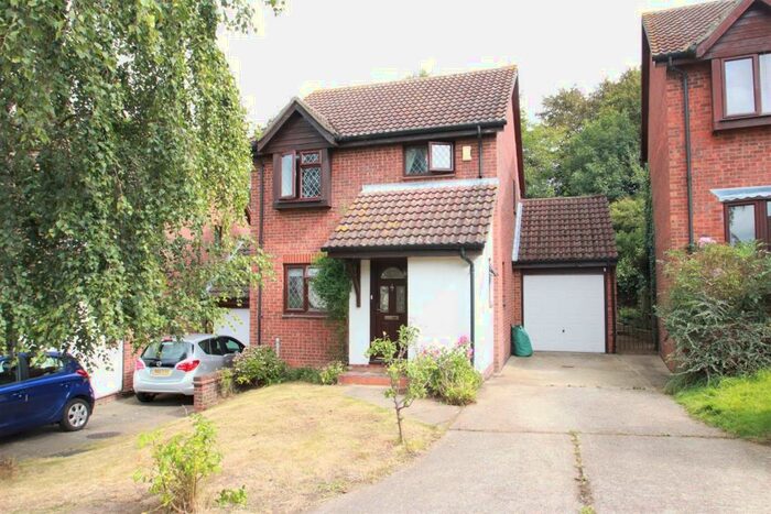 3 Bedroom Detached House To Rent In Whitecroft, Swanley, BR8