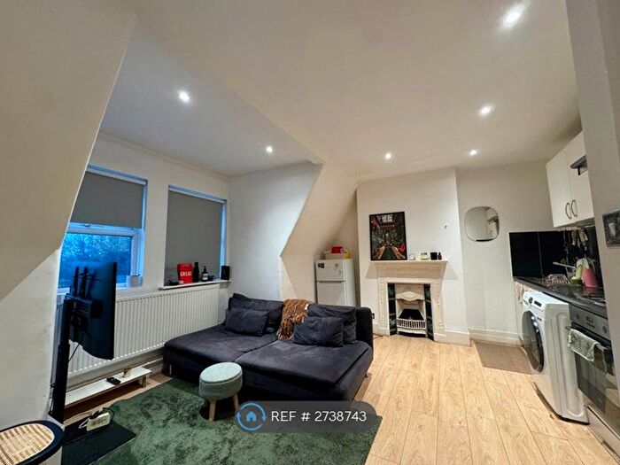 1 Bedroom Flat To Rent In Tooting High Street, London, SW17