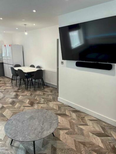 6 Bedroom Terraced House To Rent In Rippingham Road, Manchester, M20