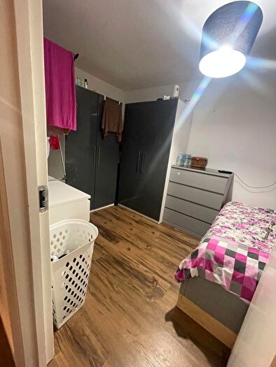 5 Bedroom Semi-Detached House To Rent In Cherry Walk, Rainham, RM13