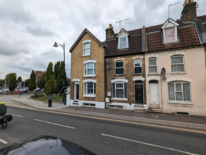 1 Bedroom Flat For Sale In High Street, Rochester, ME1