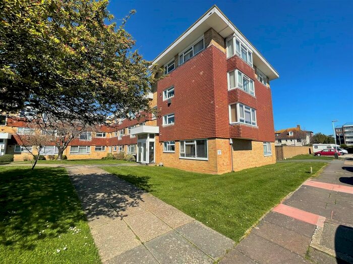 2 Bedroom Flat To Rent In College Gardens, Worthing, BN11