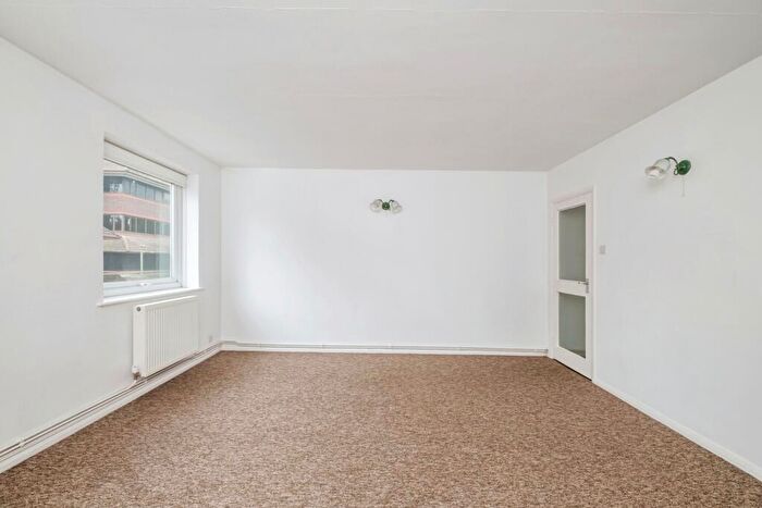 2 Bedroom Flat For Sale In Goldsworth Road, Woking, Surrey, GU21