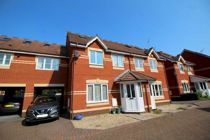 3 Bedroom Terraced House To Rent In Kingham Close, Chippenham, SN14