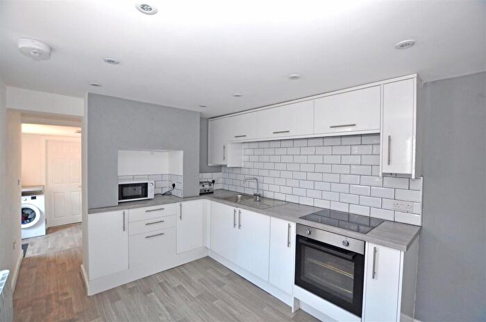 2 Bedroom Flat To Rent In High Street, Hailsham, BN27