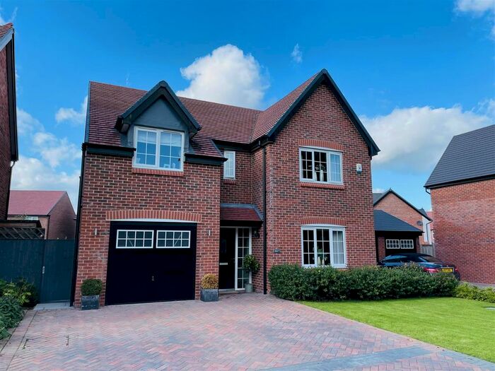 4 Bedroom Detached House For Sale In Mereheath Close, Davenham, Northwich, CW9