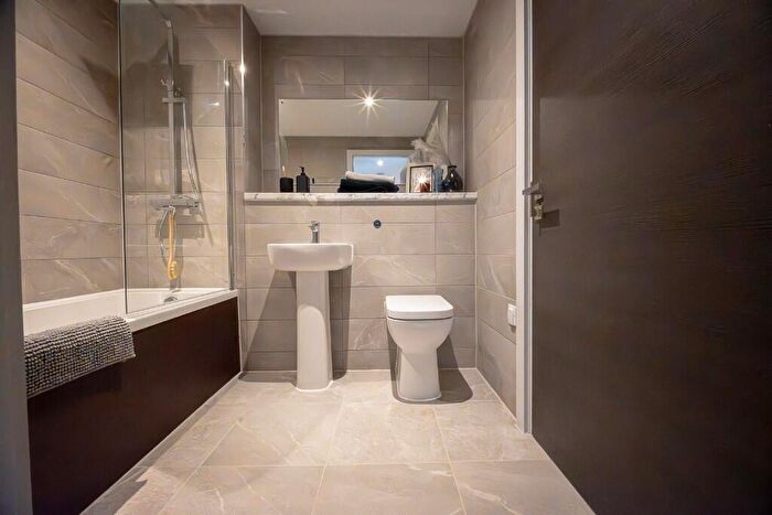 1 Bedroom Apartment For Sale In Merchants Wharf, Manchester, M5