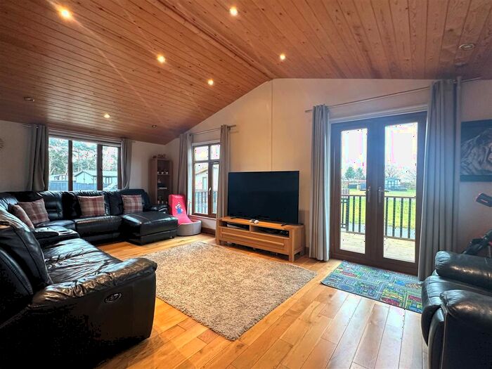 3 Bedroom Park Home For Sale In Hull Road, Wilberfoss, York, YO41