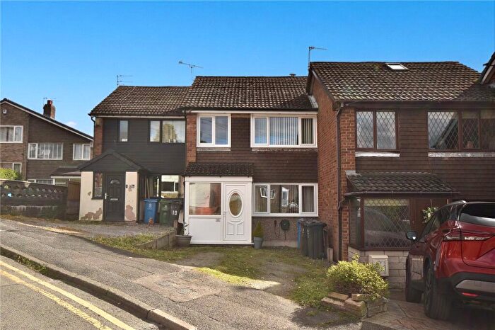 3 Bedroom Town House For Sale In Kendal Drive, Shaw, Oldham, Greater Manchester, OL2