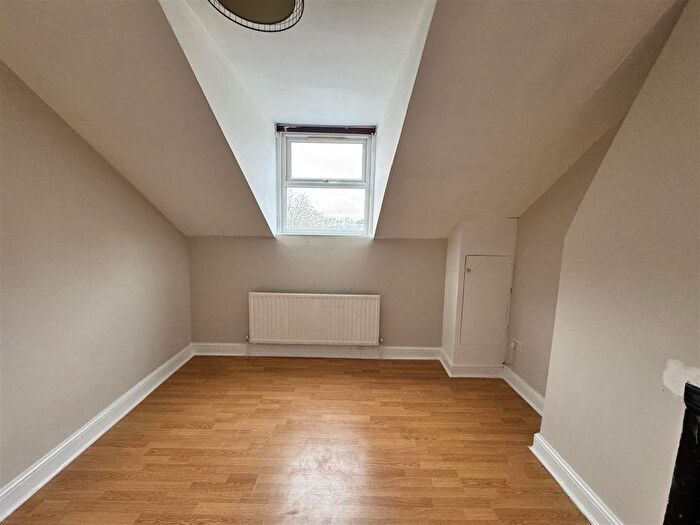 1 Bedroom Property To Rent In Hoe Street, London, E17