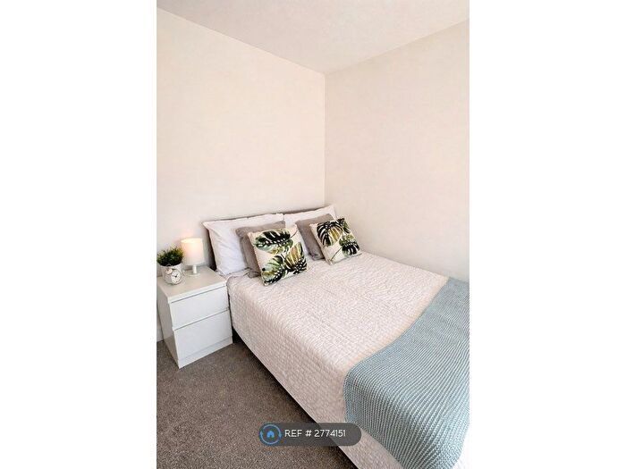 1 Bedroom Property To Rent In Glasney Road, Falmouth, TR11
