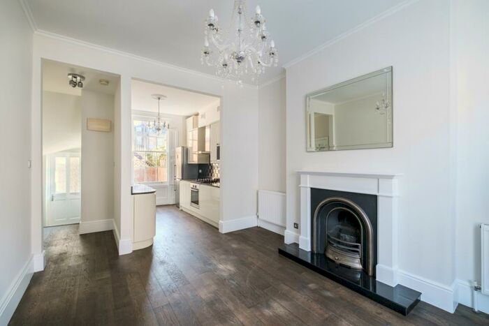 2 Bedroom Flat To Rent In Amwell Street London, EC1R