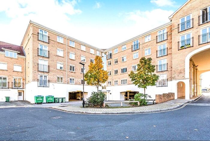 2 Bedroom Flat To Rent In The Dell, Southampton, Hampshire, SO15