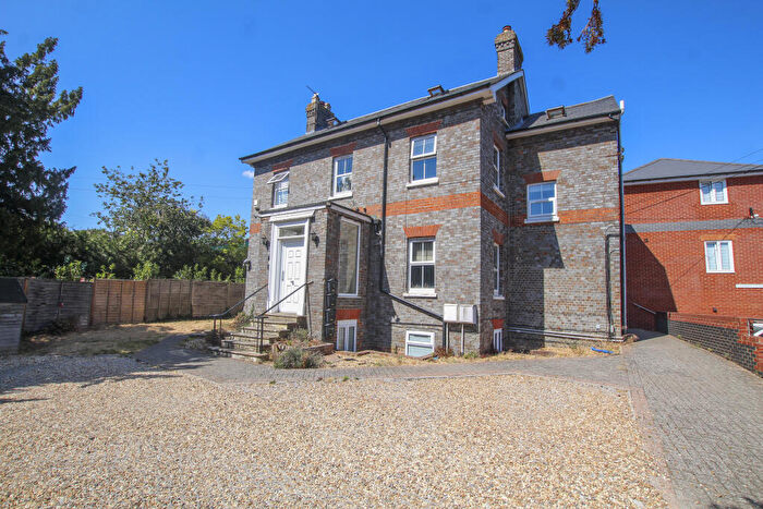 2 Bedroom Flat To Rent In Sydney Lodge, Station Road, Thatcham, West Berkshire, RG19