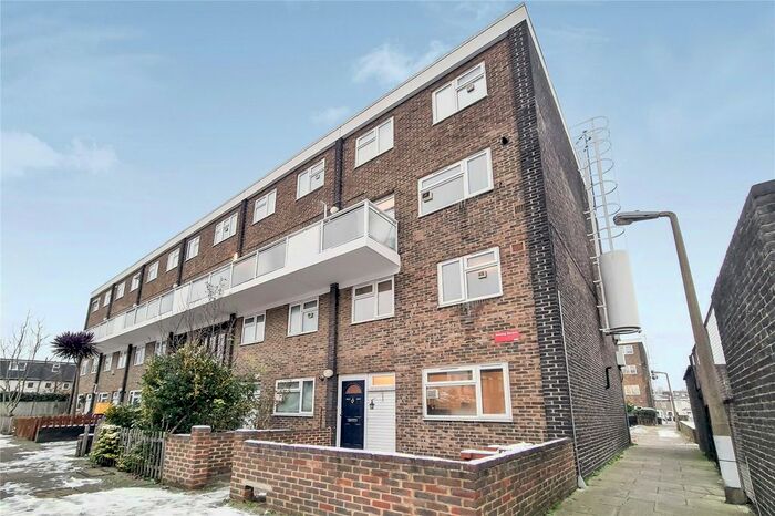 3 Bedroom Maisonette To Rent In Avening Terrace, London, SW18