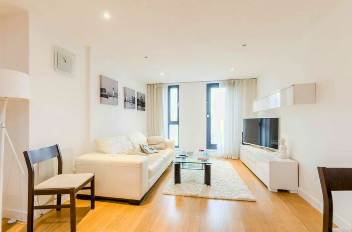 2 Bedroom Flat For Sale In Webber Street, Southwark, London, SE1