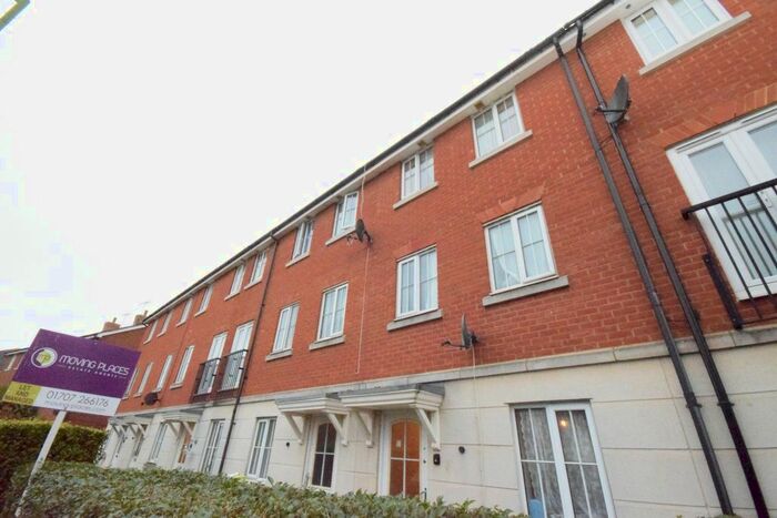 5 Bedroom Terraced House To Rent In Dragon Road, Hatfield, AL10