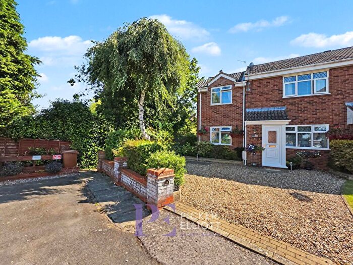 3 Bedroom Terraced House For Sale In Willow Close, Burbage, LE10