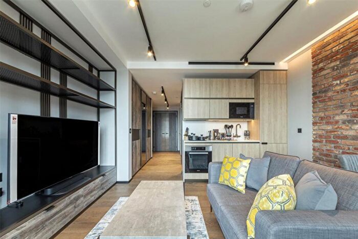 Flat To Rent In Hewett Street, Shoreditch, EC2A