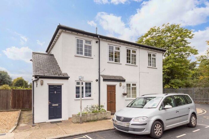 1 Bedroom Flat To Rent In Lion Road, Twickenham, TW1