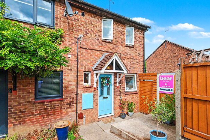 2 Bedroom End Of Terrace House For Sale In Romsey Close, Hockley, SS5
