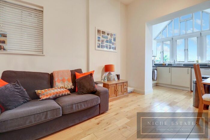 1 Bedroom Apartment To Rent In Nether Street, London, N3