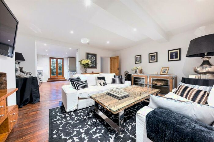 1 Bedroom Maisonette To Rent In St. Peter's Street, London, N1