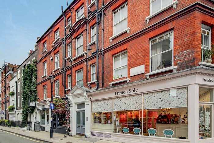 2 Bedroom Flat To Rent In Bulstrode Street, Marylebone, London, W1U