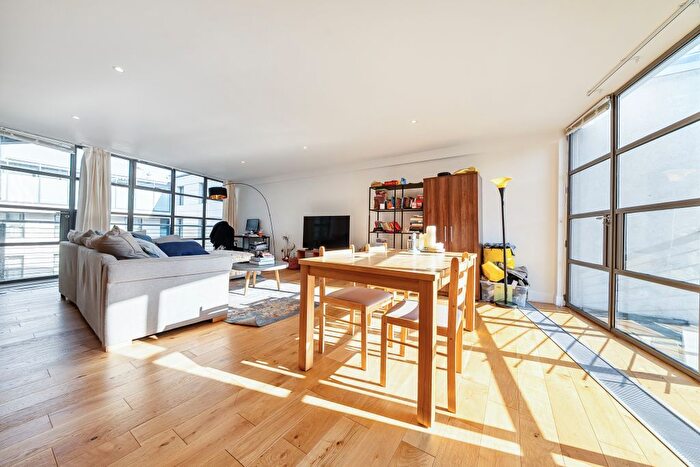2 Bedroom Flat To Rent In Roof Terrace Apartments, Great Sutton Street, London, EC1V
