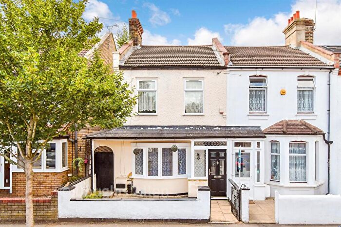 3 Bedroom End Of Terrace House For Sale In Kitchener Road, Walthamstow, E17