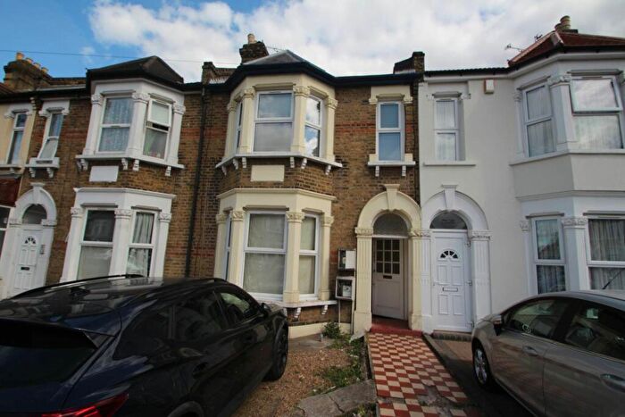 1 Bedroom Flat To Rent In Thorold Road, Ilford, IG1