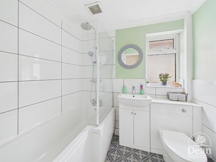 2 Bedroom Detached Bungalow For Sale In Oakhill Road, Mitcheldean, GL17