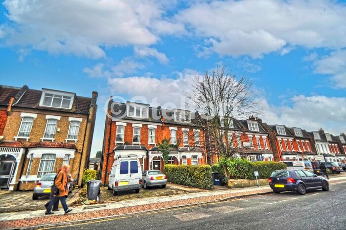 3 Bedroom Flat To Rent In Woodside Park Road, London, N12