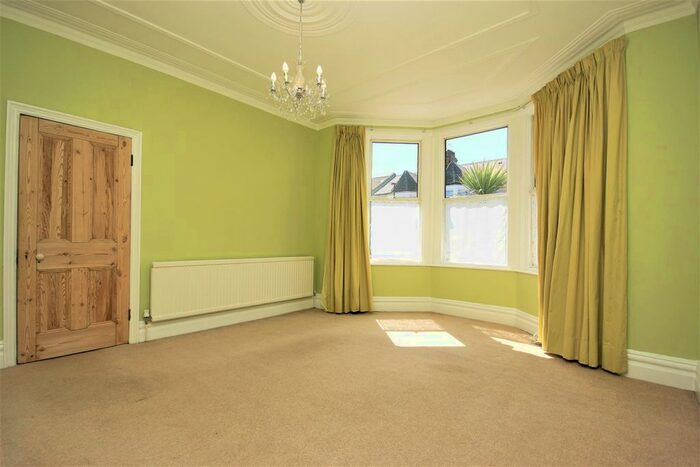 3 Bedroom Property To Rent In Melbourne Avenue, London, N13