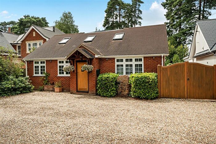 4 Bedroom Chalet For Sale In Sandhurst Road Crowthorne, Berkshire, RG45