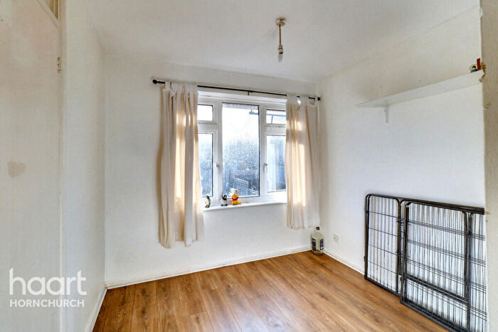 4 Bedroom Semi Detached House For Sale In Upper Rainham Road, Hornchurch, RM12