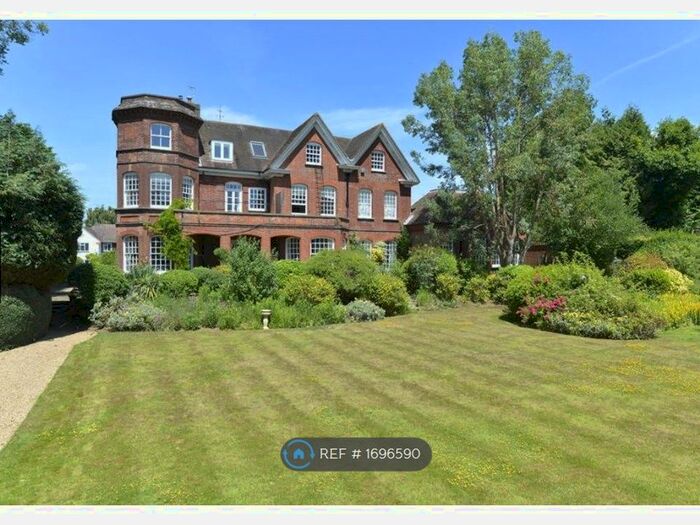 2 Bedroom Flat To Rent In Summersbury Drive, Shalford, GU4