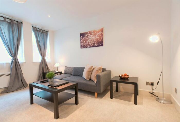 2 Bedroom Flat To Rent In Bride Court, London, EC4Y