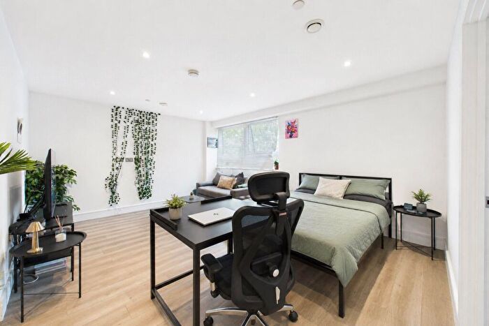 Apartment To Rent In Wood Street, East Grinstead, West Sussex, RH19