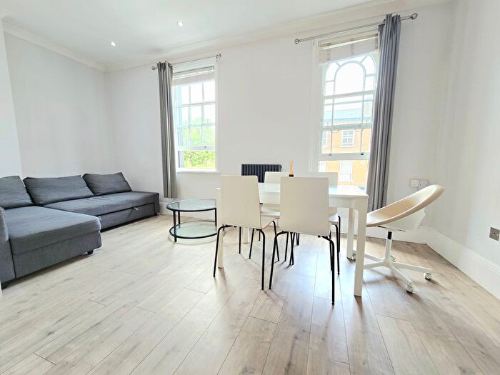 3 Bedroom Flat To Rent In St. Pauls Road, London, N1