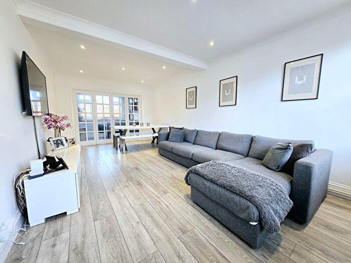 4 Bedroom Semi-Detached House To Rent In Holyrood Avenue, Harrow, HA2