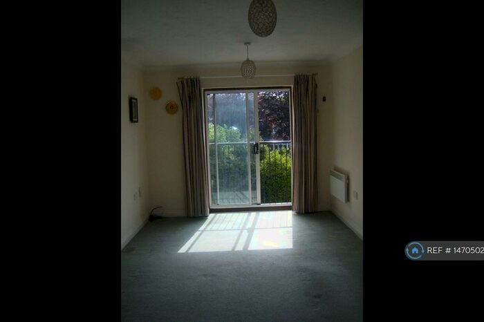 1 Bedroom Flat To Rent In Midanbury Lane, Southampton, SO18