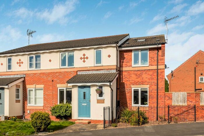 4 Bedroom Semi-Detached House To Rent In Bielby Drive, Beverley, HU17