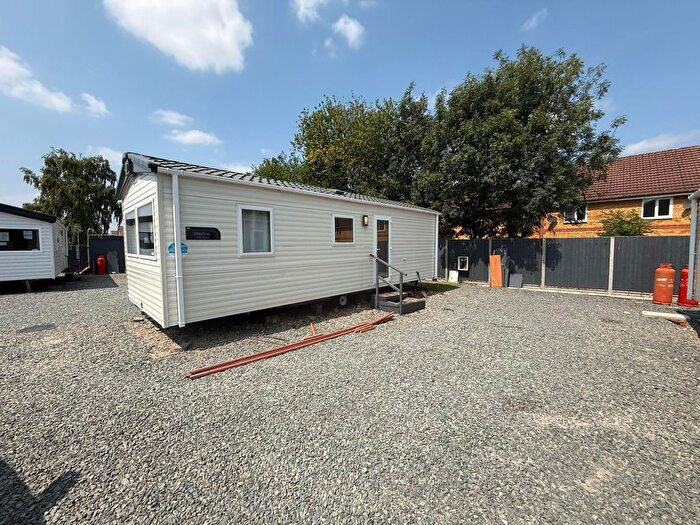 1 Bedroom Chalet To Rent In Westonia, Palmers Road, Peterborough, Peterborough, Cambs, PE1