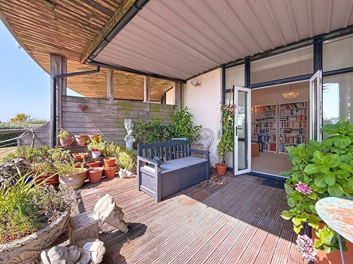 3 Bedroom Flat For Sale In Y Cerigos, The Knapp, Barry, CF62