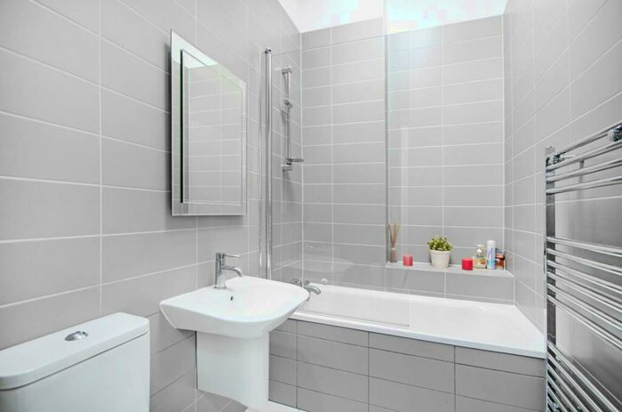 2 Bedroom Flat To Rent In Springfield Lane, Kilburn, London, NW6