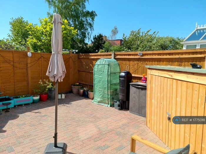 2 Bedroom Maisonette To Rent In Hilldale Road, West Sutton, SM1