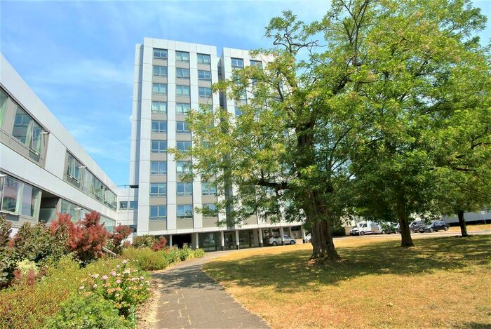 2 Bedroom Flat To Rent In Wellington Close, Walton-On-Thames, KT12