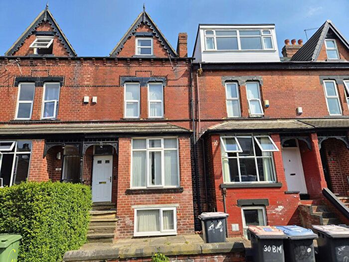 6 Bedroom Terraced House For Sale In Brudenell Mount, Leeds, LS6