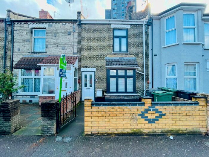3 Bedroom Detached House To Rent In St. Mary Road, London, Walthamstow, E17